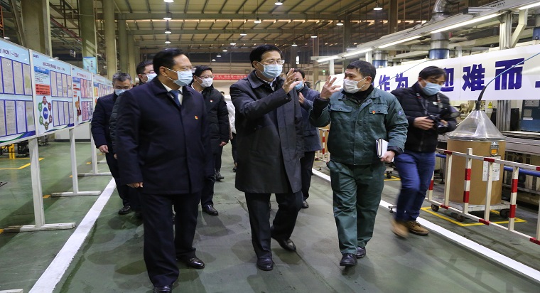 省委常委、省紀(jì)委書記許羅德來公司 市委書記張兵陪同